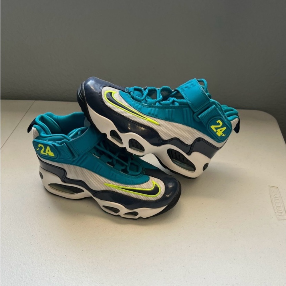 Nike man Teal and Navy Sneakers